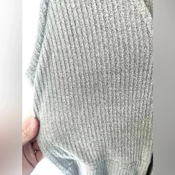 Heatherly Delia Faux Wrap Knit Gray Sleeveless Ribbed Comfy Romper Size Medium - Picture 6 of 10